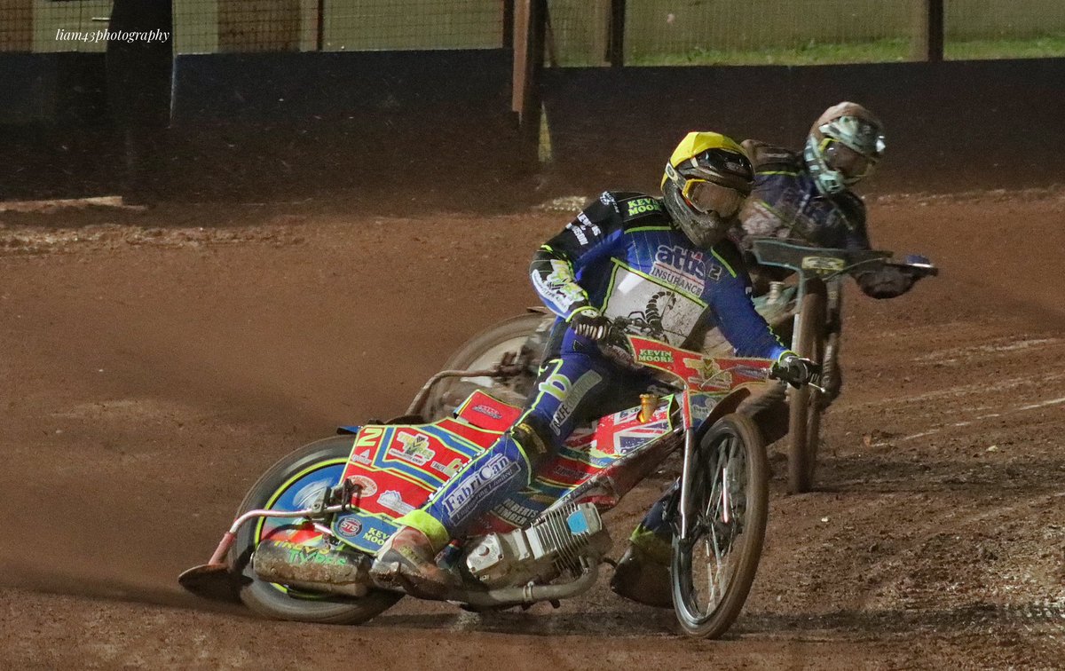liam43photos's tweet photo. The first meeting to be held on a Saturday in 60 years at Poole saw a draw on the night which led to @SpeedwayScunny  winning the @SpeedwayGB KO Cup 2023 against @poolespeedway 

#Speedway #PoolePirates #ScunthorpeScorpions #Speedwaylife #speedwayphotos https://t.co/IJs1LFvvYi