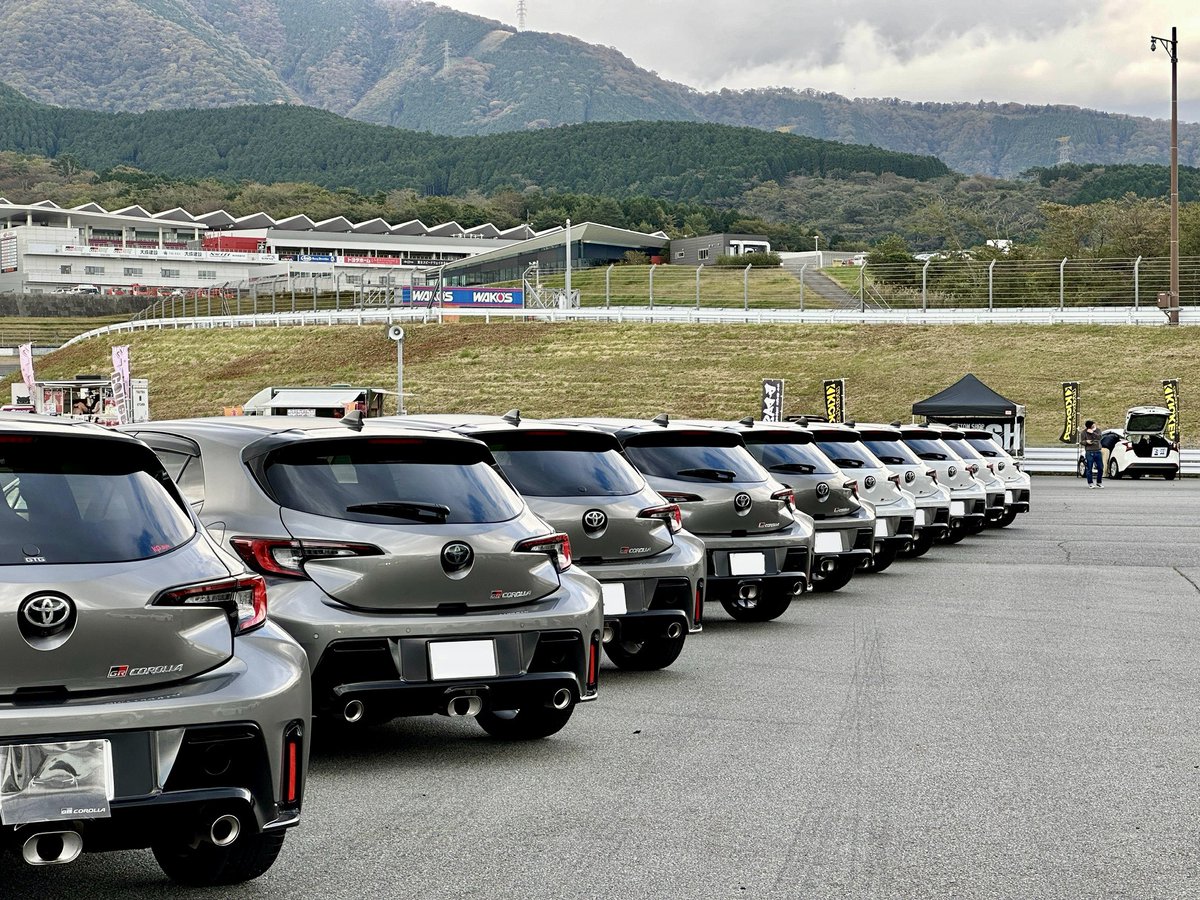 kkgrc1515's tweet photo. カロフェスに初参加して来ましたー!
#GRカローラ #GR #grカローラ #grcollora #toyota #collora #FSW
#カロフェス富士で会いましょう
#カロフェス
#カローラ https://t.co/CwGO8cJ4oD
