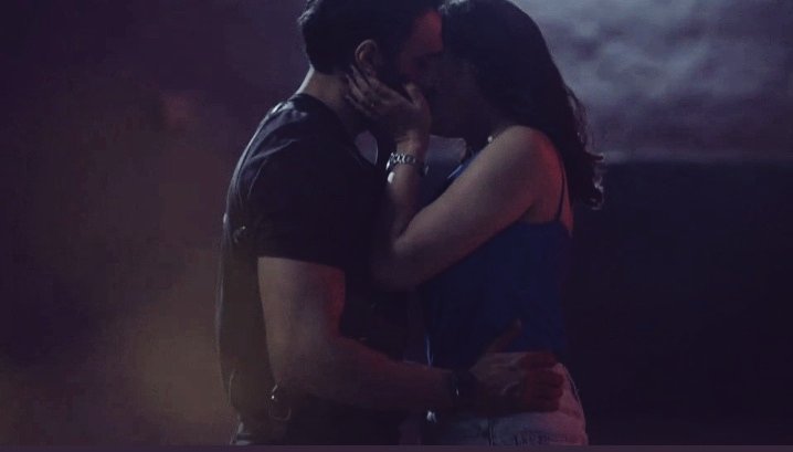 The way we all screamed here !
We were just crazy for them in those days !
Ziddi dil Sach mein maane na 

HBD KAVERI PRIYAM