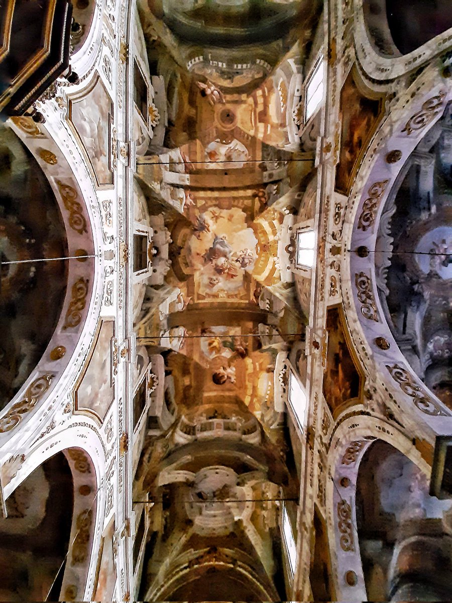 RomanicoEspana's tweet photo. Aunque es barroquérrima, el viernes me quedé con ganas de entrar en la iglesia de Santa María Corteorlandini (#Lucca 🇮🇹), así que sabiendo que hoy había misa de 10, me acerqué a verla. Es más territorio @elbarroquista que mío, pero valió la pena. Es espectacular
#FelizDomingo https://t.co/frOwpckC71