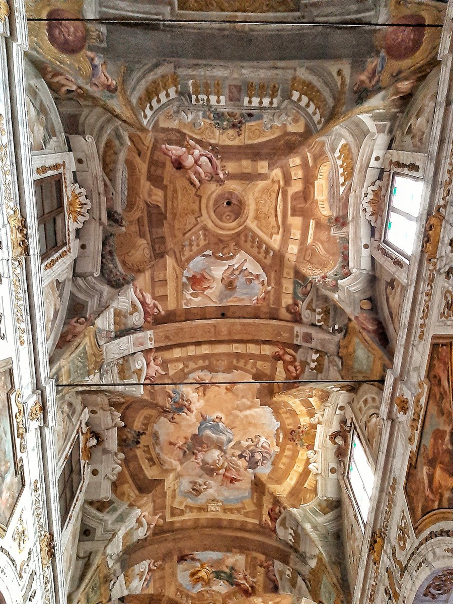 RomanicoEspana's tweet photo. Aunque es barroquérrima, el viernes me quedé con ganas de entrar en la iglesia de Santa María Corteorlandini (#Lucca 🇮🇹), así que sabiendo que hoy había misa de 10, me acerqué a verla. Es más territorio @elbarroquista que mío, pero valió la pena. Es espectacular
#FelizDomingo https://t.co/frOwpckC71