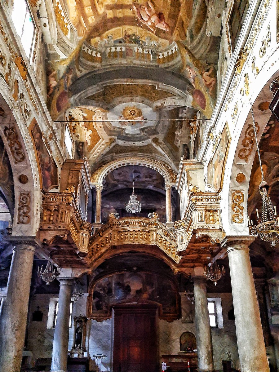 RomanicoEspana's tweet photo. Aunque es barroquérrima, el viernes me quedé con ganas de entrar en la iglesia de Santa María Corteorlandini (#Lucca 🇮🇹), así que sabiendo que hoy había misa de 10, me acerqué a verla. Es más territorio @elbarroquista que mío, pero valió la pena. Es espectacular
#FelizDomingo https://t.co/frOwpckC71