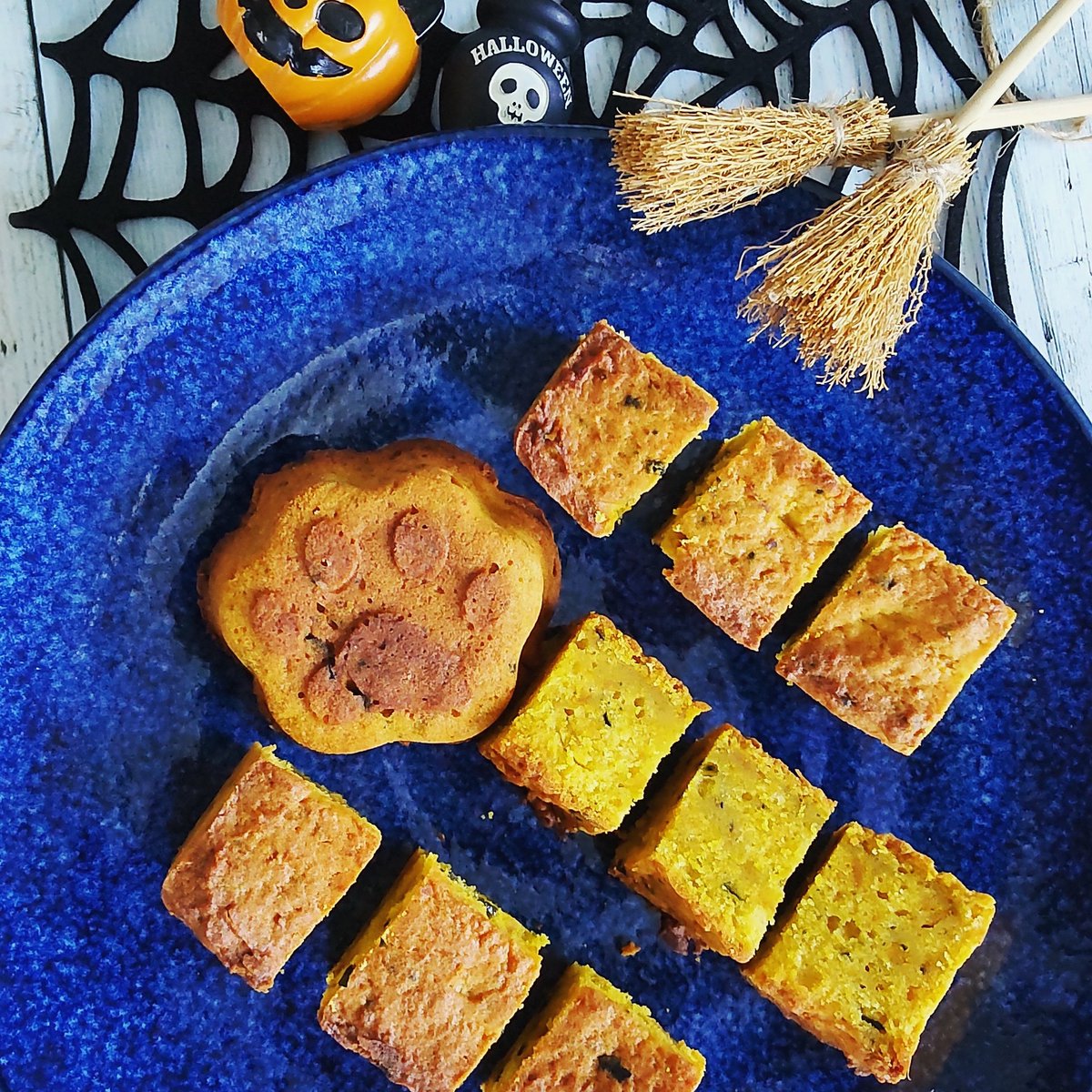 xxx_quartz's tweet photo. #pumpkinhoneycake
#かぼちゃハニーケーキ
#カボチャハニーケーキ

#poundcake #パウンドケーキ
#frozenpumpkin #冷凍かぼちゃ
#かぼちゃ #カボチャ #南瓜 #🎃
#honey #蜂蜜 #はちみつ #ハチミツ #🍯
#pastrymaking #cooking https://t.co/XSvL3Vn2dK