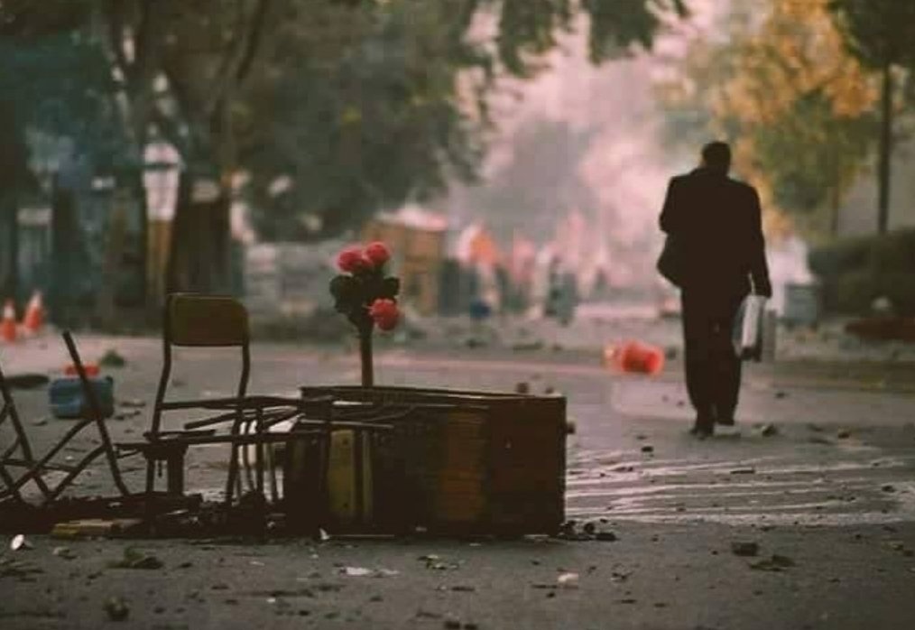 ilssonteuxsair's tweet photo. Çiğ tanesi sanmak ne cüret! Gözyaşıymış, insanın insana raptolduğu cevher

İsmet Özel https://t.co/ClsLhMw9So
