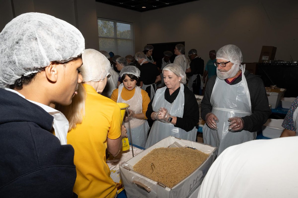 Agnes_Mayasari's tweet photo. Had fun today with @jcfilms_northgeorgiaclub helping Feed The Hungry Community Service 

Many volunteers prepped over 60,000 meals today and I’m grateful to be one of them! 

Thank you @sheila_m_hogle for inviting me! https://t.co/5DMGhr6VBR