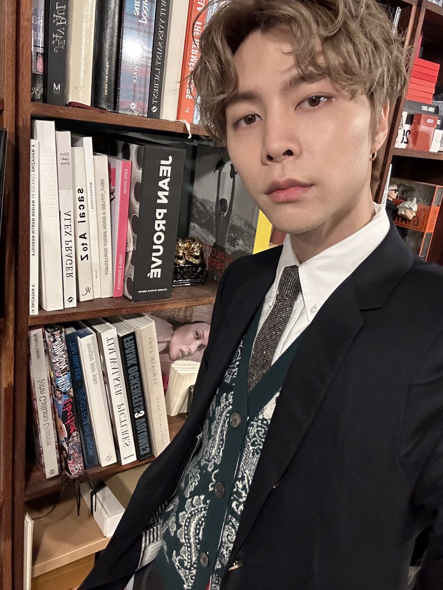 J0HNTENIST's tweet photo. What if..
"Om."

"Saya bukan om kamu."

"Om, kalau ini bagus ga?" Nyodorin tugas ten 

"Saya ga kuliah seni."

"Dih, udah tua ga pinter."

"Saya kuliah soshum ten."

"Soshum kan ada s nya."

"Ya terus?"

"Bisa kali om."

"Iya udah bagus banget."

"Dih boong."

"Kamu nyiksa saya?" https://t.co/ig2enBPU5T