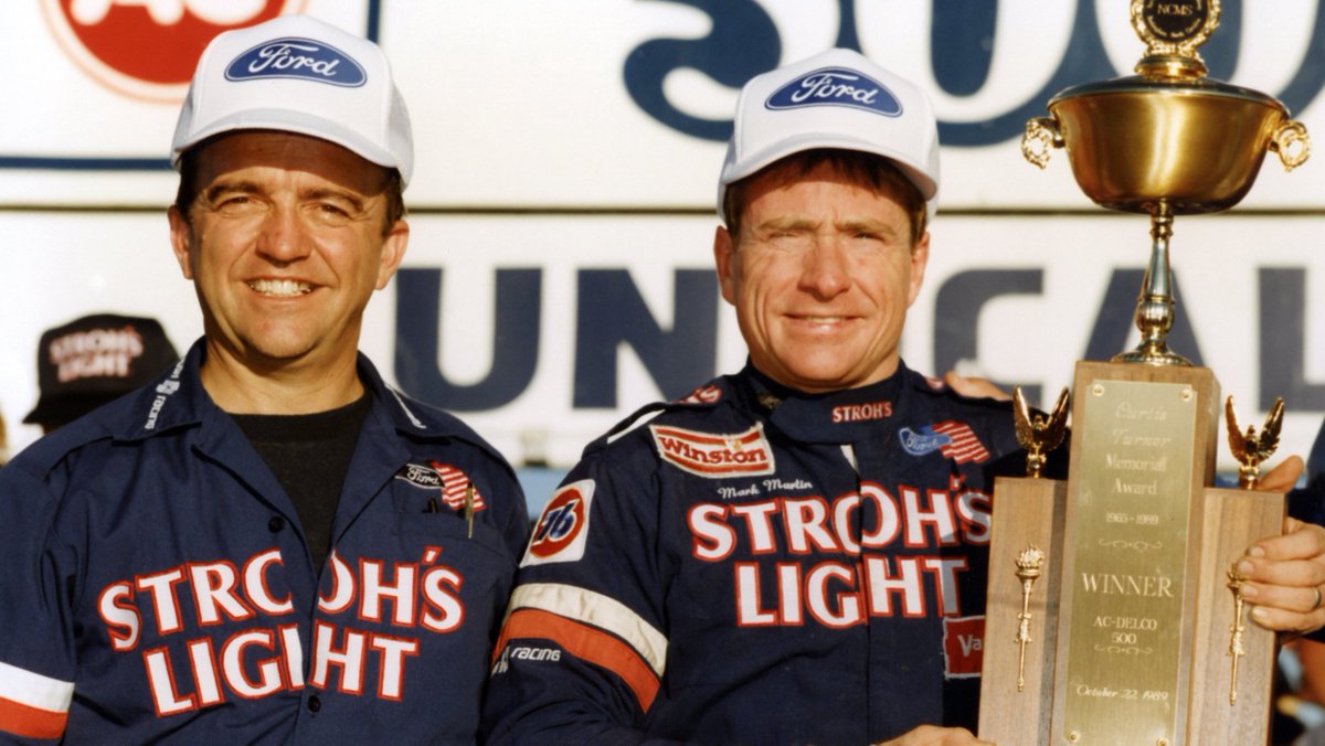 LegendsNascar's tweet photo. Mark Martin won the 1989 AC Delco 500 at Rockingham 34 years ago today. 🏁
It was the first Winston Cup win for Mark Martin and Jack Roush.
#FirstTimeWinners 🏁 #RoushRacing https://t.co/lCKeprjznI