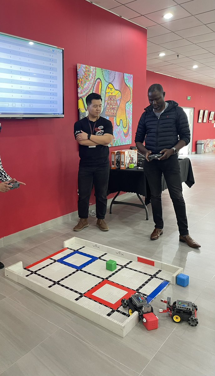 silkjay's tweet image. Playing Robot Soccer #ACAMISTech Playground