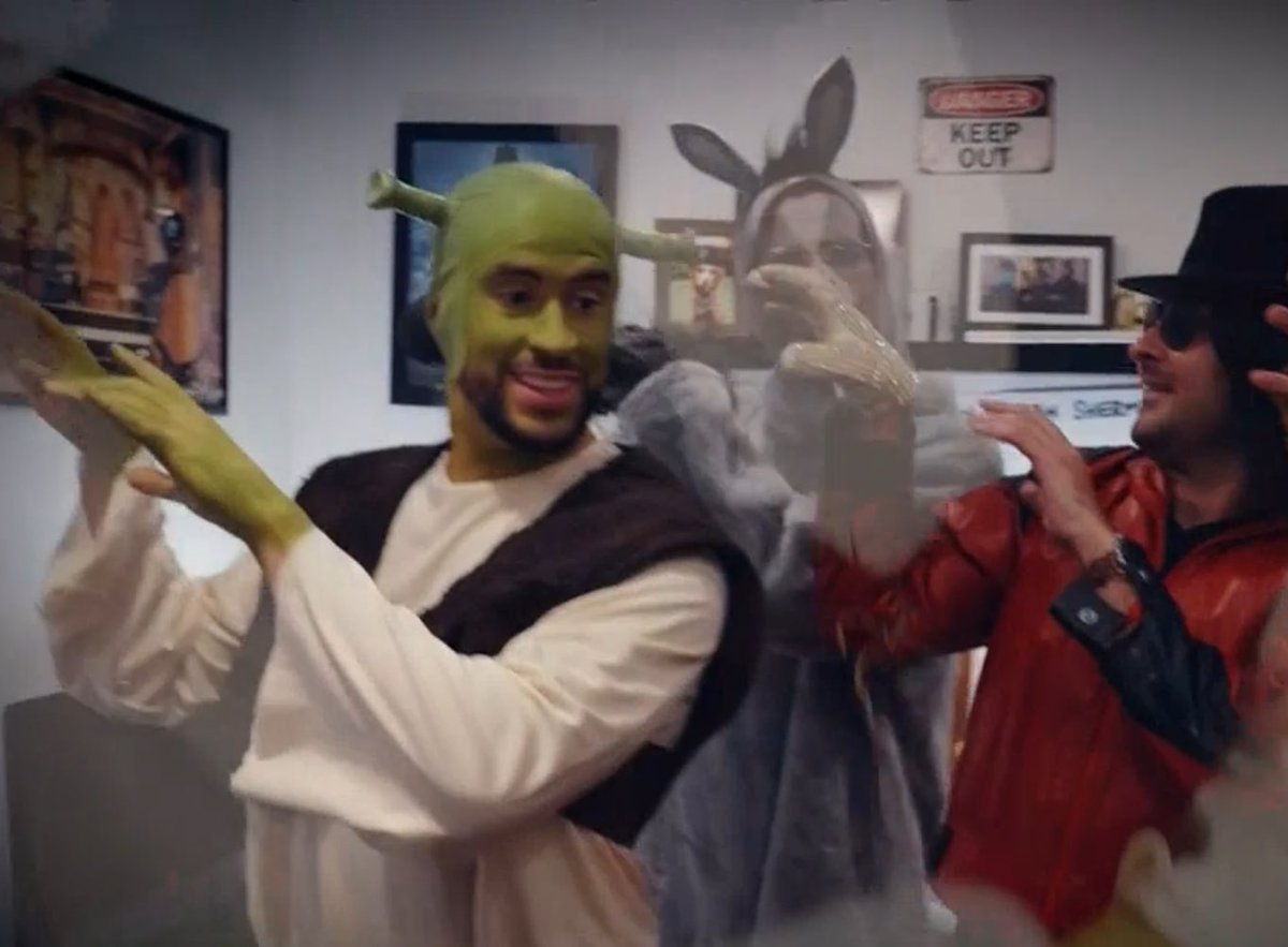 malamiakbrn's tweet photo. bad bunny as shrek https://t.co/GDwcPxTsJw