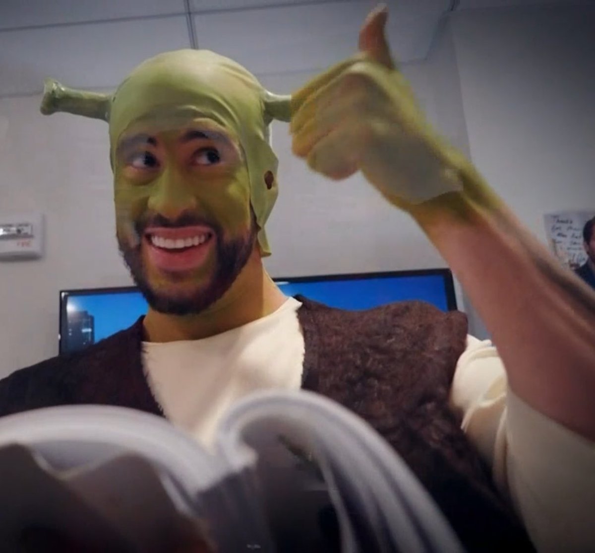malamiakbrn's tweet photo. bad bunny as shrek https://t.co/GDwcPxTsJw
