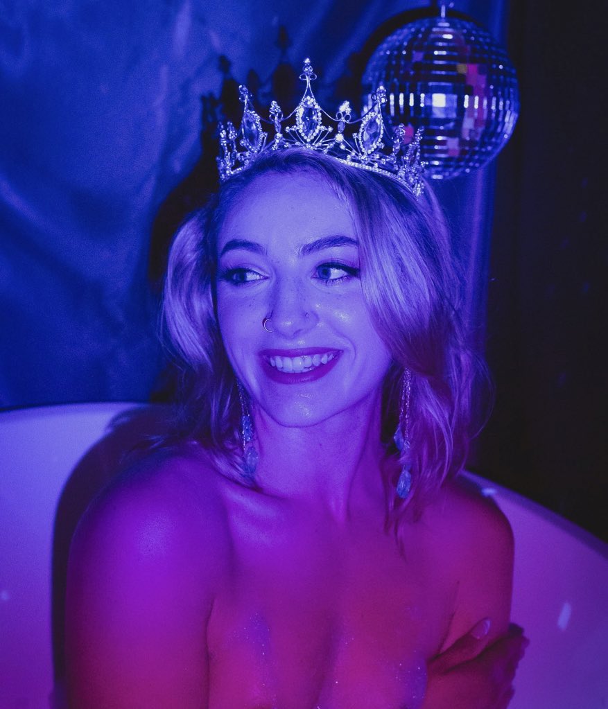 Worship the Queen 💗⛓