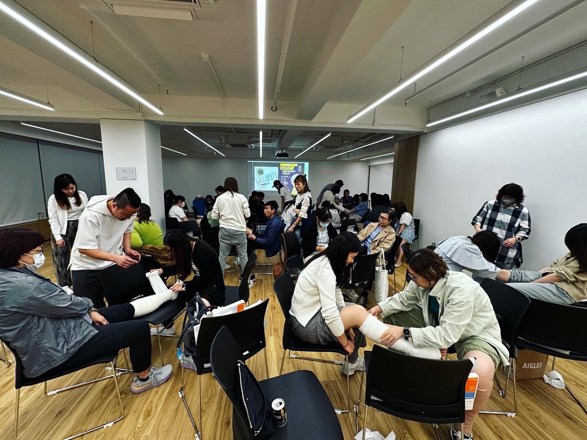 sit_cecilia's tweet photo. Organizing the #CompressionTherapy workshop with friends from @hketnurse was a fulfilling experience! 🌟 Thank you @smithnephewmeded for the #profore bandages. Looking forward to more events like this! 💪 #ContinuingEducation #NursingCommunity #WOCN #nurseEducator https://t.co/LNTuGVO5Sv