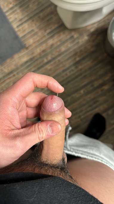 Any volunteers wanna help me clean this up 👅 https://t.co/99jfqfPWeG<a href="/tag/softuncut"class="tags"><span>#softuncut</span></a>