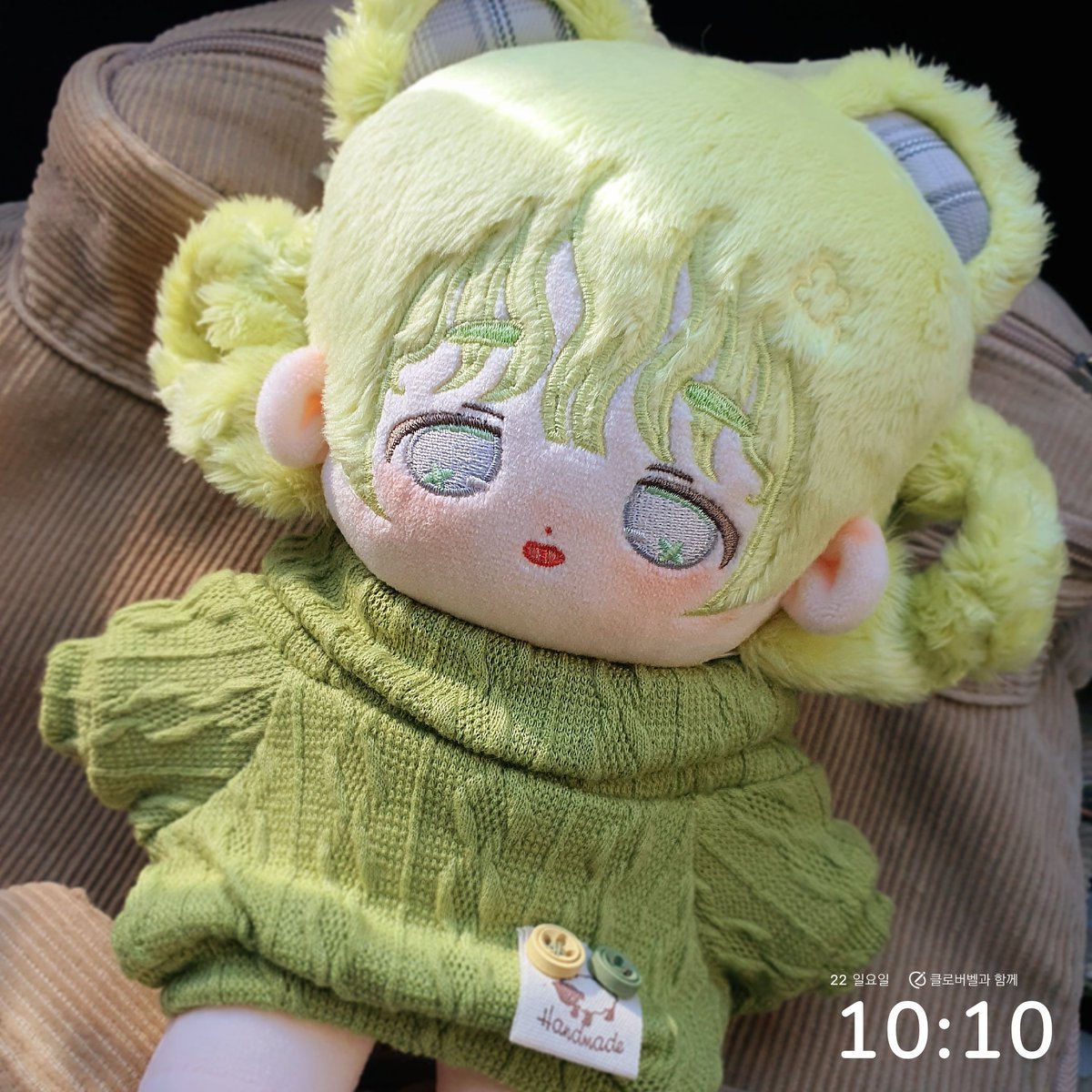 이 친구는
새 인형이 마자요
어제 막 온 아기 클로버벨이에요~