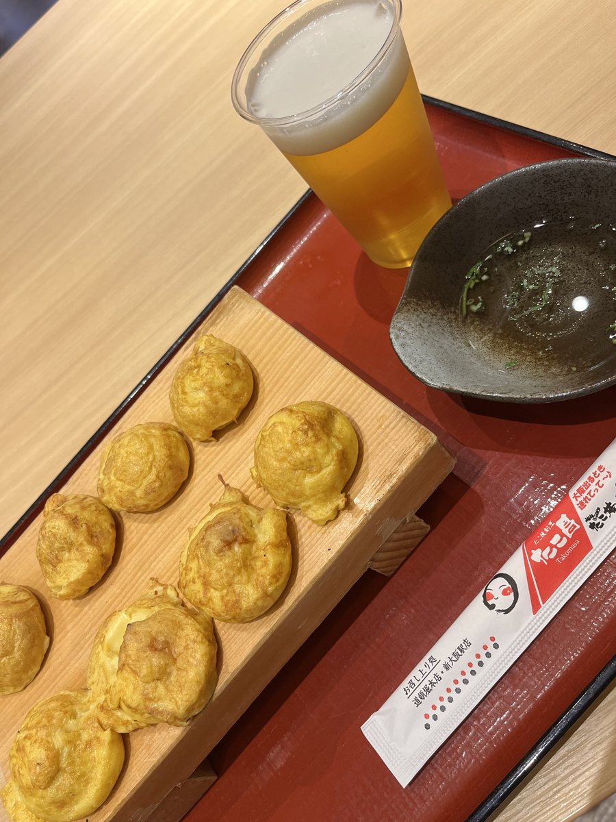 nobuboss0403's tweet photo. 久々の
明石焼🍺🐙😋 https://t.co/raIonSfd1J