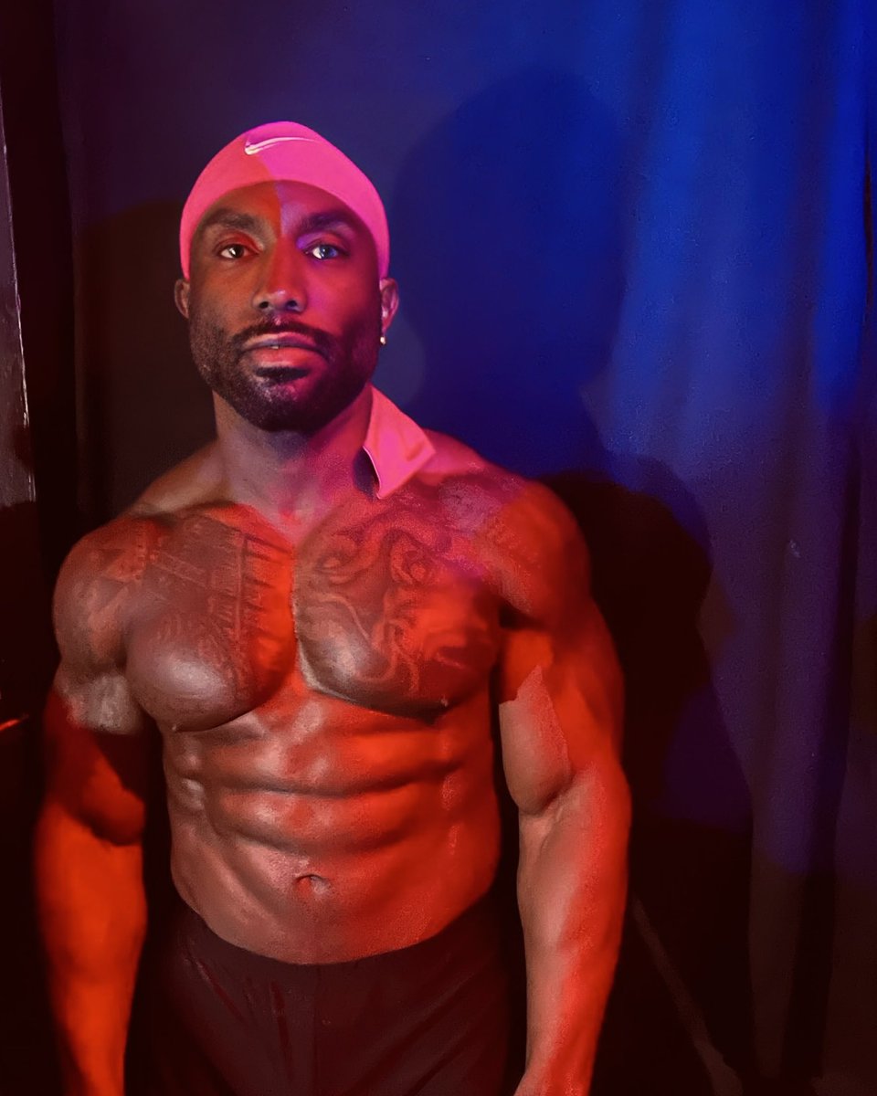 RussyTyree's tweet photo. 🗣️ “Hey Siri, play #RedLightSpecial by TLC”

🚨🚨🚨

#3WeeksPostComp 🏆
#Maintaining 💪🏾 https://t.co/wLBbLdHG5h