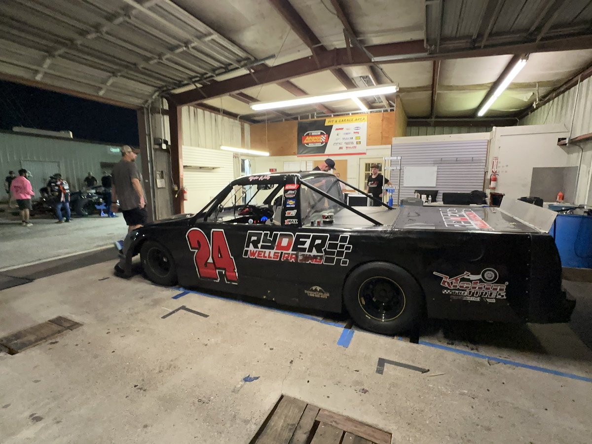 JerryJordan_KTT's tweet photo. Rookie #ProTrucks driver @ryderwracing 16yo came up one point shy of winning the Championship at @HMPRACING after a leading several also in the final race before getting passed on a late race restart. He needed the W to clinch the season title! https://t.co/HK1pC2RfOZ