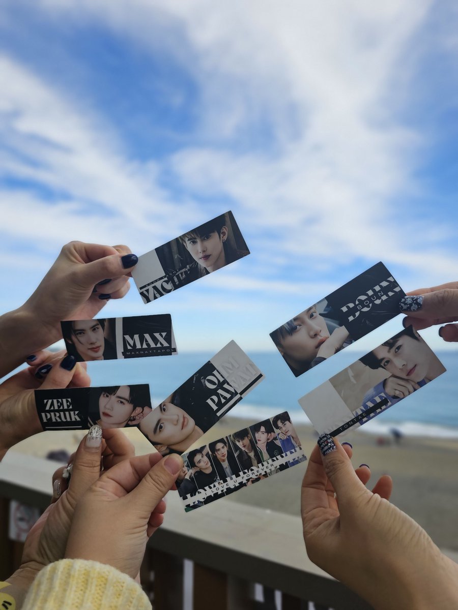 leeyooms's tweet photo. 최애들 아이돌 그룹(?)  ���들기-
@jin__holic 고맙뜹니다♡

@Catch_KunJae @ddanggull_ @witch_onlyu 

즐겁습니다 울산ㅋㅋㅋㅋㅋㅋㅋㅋㅋㅋㅋㅋ
보고싶습니다 우리 최애들...🥲 https://t.co/4Wck1NHDCo