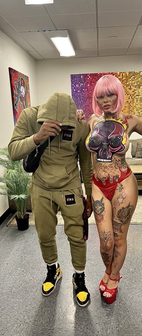 It&rsquo;s ok because it&rsquo;s &ldquo;Art&rdquo; 🎨🖤 https://t.co/KKGBRHdl9a<a href="/tag/mydickthanksyou"class="tags"><span>#mydickthanksyou</span></a>