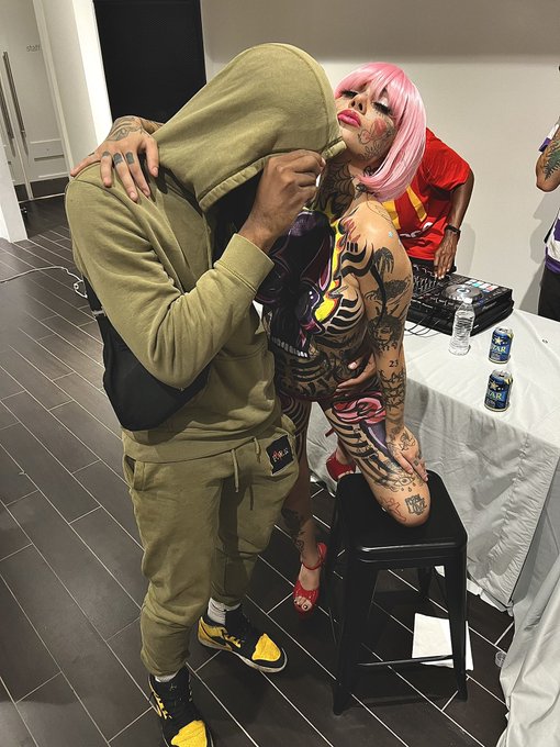 It&rsquo;s ok because it&rsquo;s &ldquo;Art&rdquo; 🎨🖤 https://t.co/KKGBRHdl9a<a href="/tag/mydickthanksyou"class="tags"><span>#mydickthanksyou</span></a>