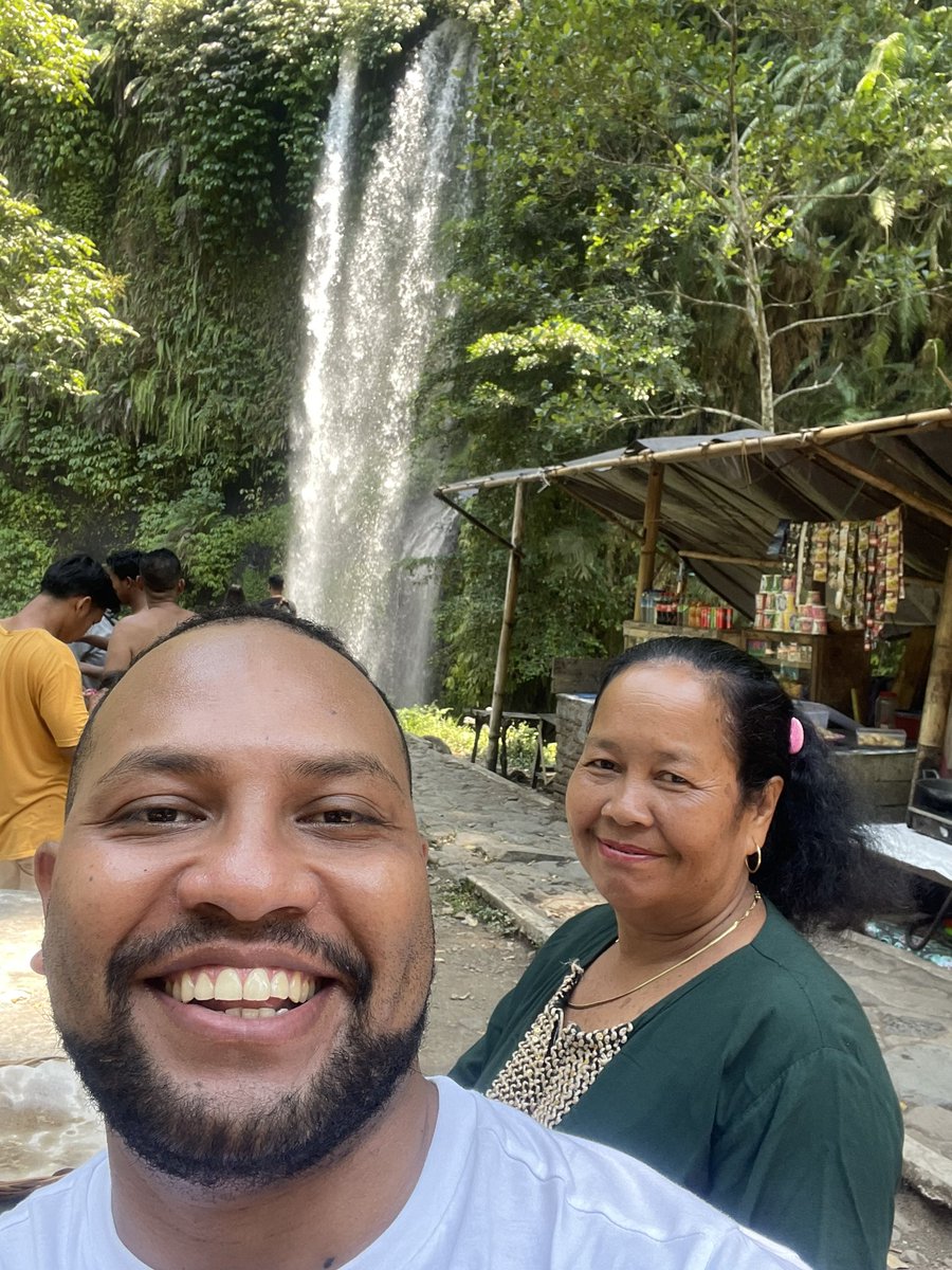 williamwanane's tweet photo. With my new buddy at Sendang Gile Waterfall https://t.co/Syt2feobPb