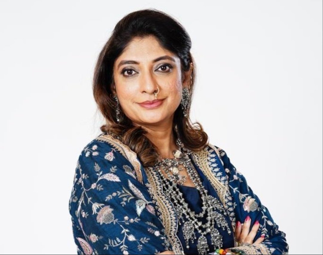 BiggBoss_Guru's tweet photo. #BiggBoss_Guru
Popularity Poll Week 1 #BB17

Retweet and Like if You are Liking #JignaVora in #BiggBoss17 https://t.co/n2OwnVwzjE