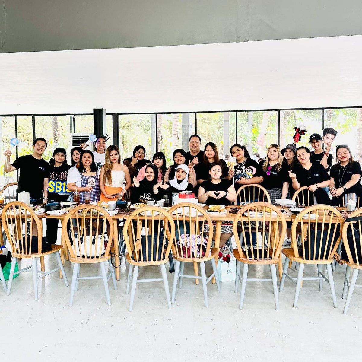MissYue237's tweet photo. My new bothers &amp; sisters, not by blood, but connected because we love the same idol 🥰
Thanks for the kindness ATIN PHILIPPINES, ATIN SINGAPORE, ATIN INDONESIA 💙 https://t.co/MCAtc8SKi9