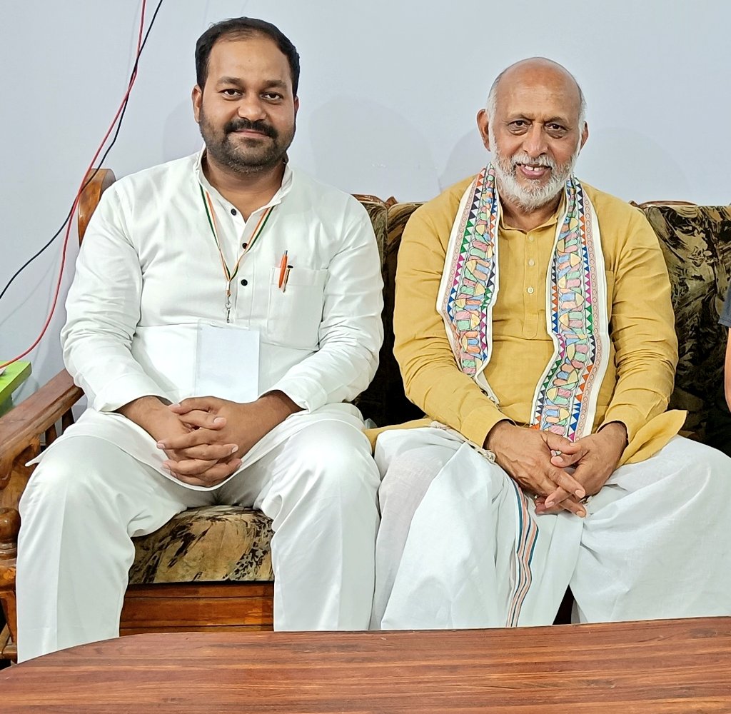 ManjeetSahuINC's tweet image. बिहार कॉंग्रेस के पूर्व अध्यक्ष. काँग्रेस के वरिष्ठ नेता. कुशल राजनैतिज्ञ. प्रखर वक्ता. गुरु एवं अभिभावक स्वरूप आदरणीय श्री अनिल शर्मा जी को उनके जन्मदिन के सुअवसर पर ढेर सारी बधाई एवं हार्दिक शुभकामनाएं.

आपके उत्तम स्वास्थ्य,सुख,समृद्धि एवं दीर्घायु की कामना करता हूँ@Anilcong90