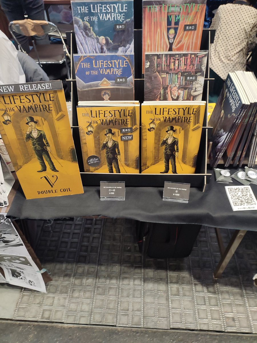comicrocket's tweet photo. #DOUBLECOIL さんも出店しております！待望の #TheLifeStyleOfVampire の最新刊も発売中です！ぶ厚いですのでお覚悟を。 #関西コミティア68 https://t.co/ZddB7GjJ7C