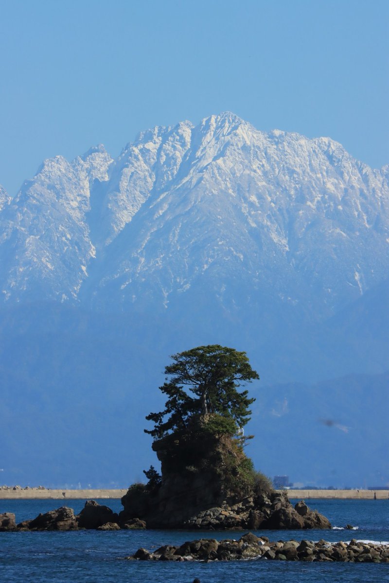 ManYo_Ryojin's tweet photo. #富山県 #高岡市 の
#雨晴海岸 より。
最高の #秋晴れ☀

#富山 #高岡 #雨晴
#富山湾 #イマソラ
#北アルプス #立山連峰 #剱岳
#Canon #EOS90D
#写真好きな人と繋がりたい https://t.co/Umx4ihKT3U
