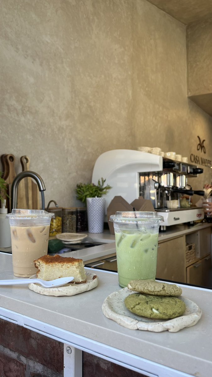cjCali13's tweet photo. hoy la más feliz con mi matcha de casa madre https://t.co/SgfhntSW2e