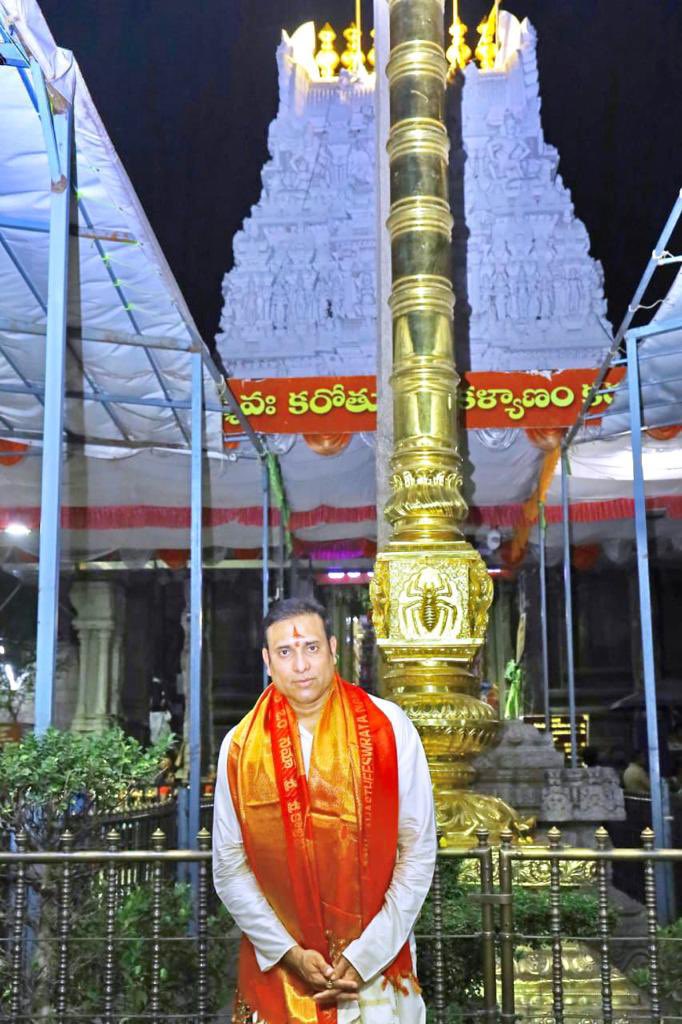 VVSLaxman281's tweet photo. Had great Darshan of Lord Venkateshwara at Tirumala and Lord Shiva at Kalahasti. Prayed for the well-being of everyone. 

Om Namo Venkatesaya��🏼
Om Namaha Shivaya 🙏🏼 https://t.co/CkIhktas4D