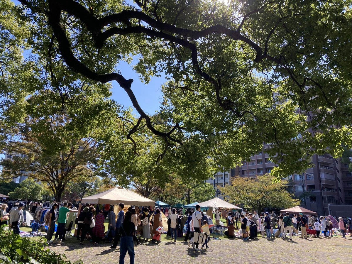 yurutour46909's tweet photo. 本日、白川公園でフリマやってます！
先程行ってきましたが15時までだそうなので、お近くの方はぜひ。
洋服を5着購入して2,200でした✌️
とても楽しませていただきました。
ありがとうございます🙏 https://t.co/7gwh2sUwJD
