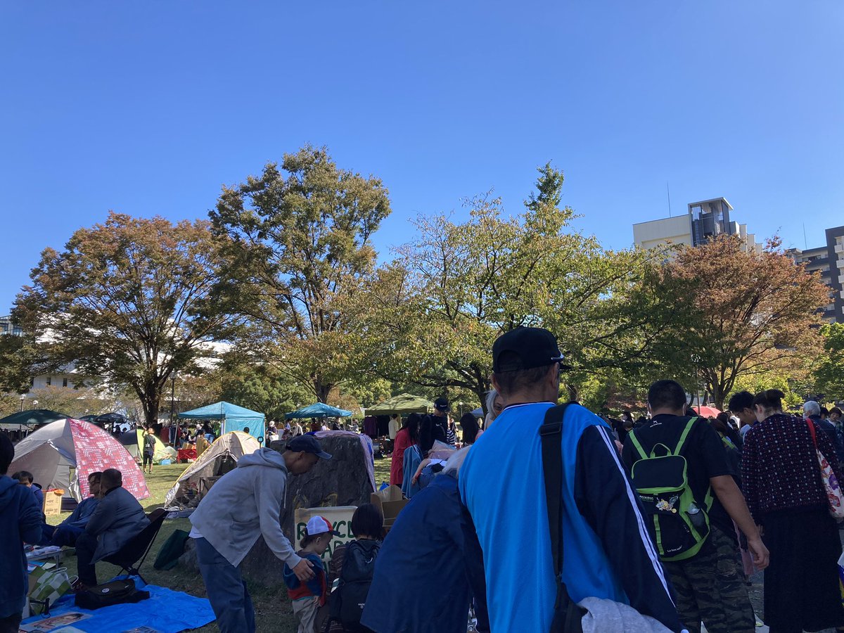 yurutour46909's tweet photo. 本日、白川公園でフリマやってます！
先程行ってきましたが15時までだそうなので、お近くの方はぜひ。
洋服を5着購入して2,200でした✌️
とても楽しませていただきました。
ありがとうございます🙏 https://t.co/7gwh2sUwJD