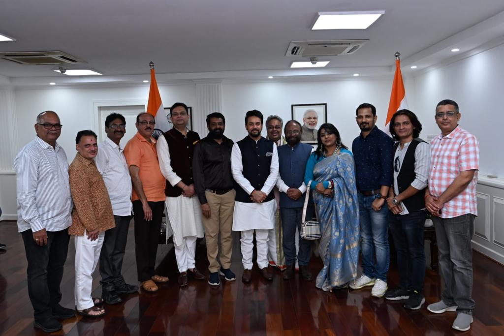 PareshVora11's tweet photo. it's pleasure to meet Information and broadcasting minister shri @ianuragthakur very humble and visionary personality.
.
#AnuragThakur #pareshvora
#InformationMinister
#BroadcastingMinister
#ShriAnuragThakur #GovernmentCommunication
#NationalFilmAwards2023
#IndianCinema
#Cinema https://t.co/4y4v8ndjwe