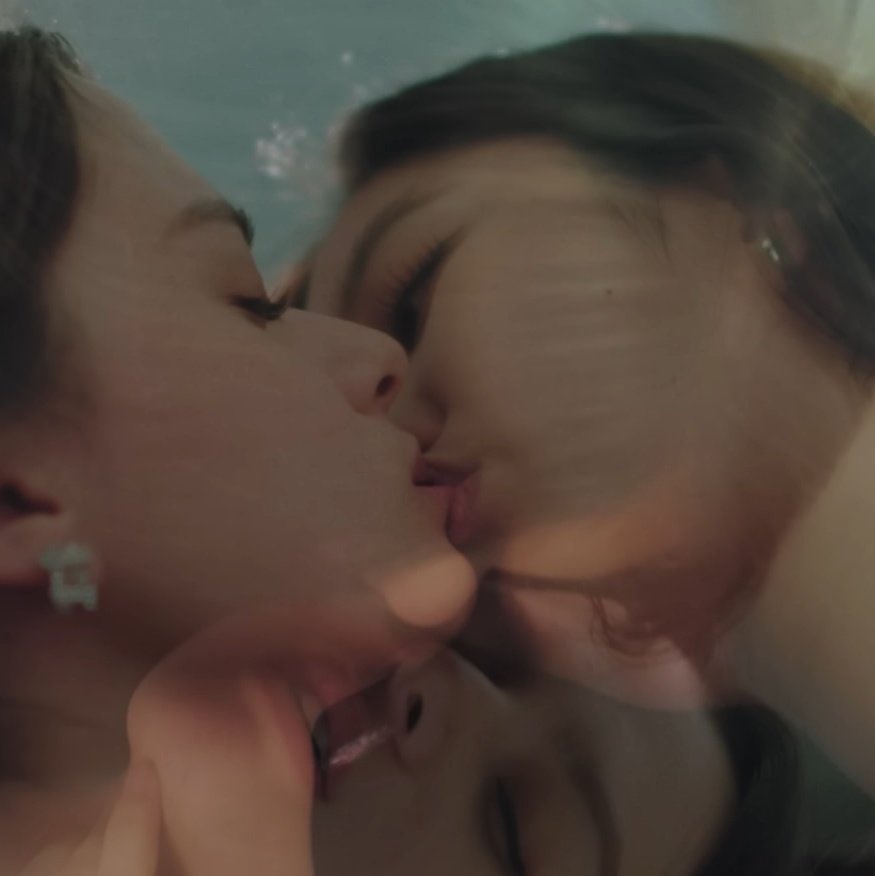 ssrchaelisa's tweet photo. why am I just seeing this now i - https://t.co/hlPtnUM2sY