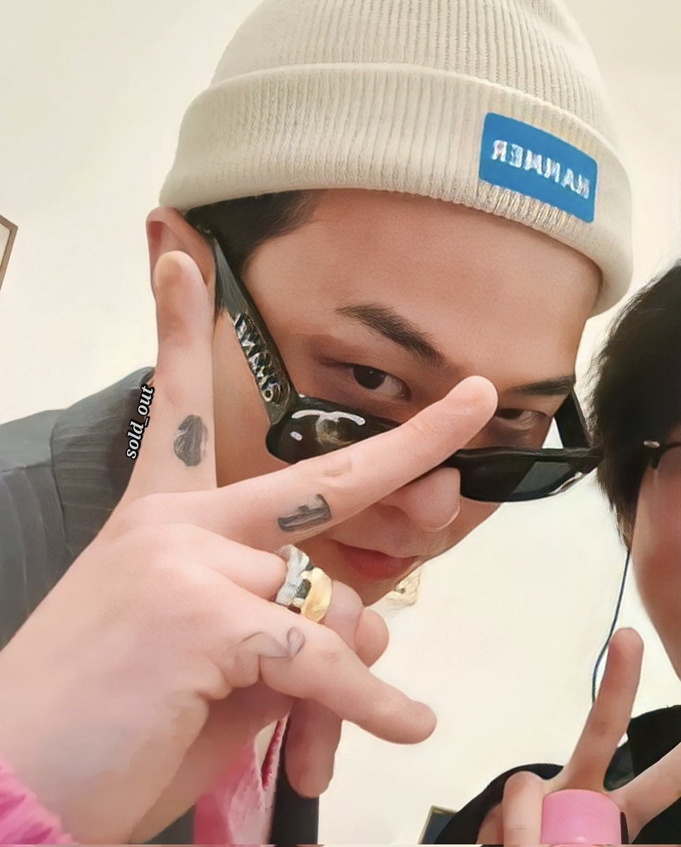 haguki_930's tweet photo. 白ビーニーどこのブランドだろ❓ https://t.co/nz35hZhgrF