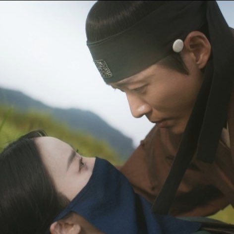 남궁민 이청아 배우님 벌써 세 작품째 같이 하고 계시거든요? 존나 얼굴합이 미쳤어요. 이쯤되면 두 분 해피엔딩 로맨스물 제작이 시급합니다. 특히 이청아 배우님은 진짜... 아... 언니 사랑해요...