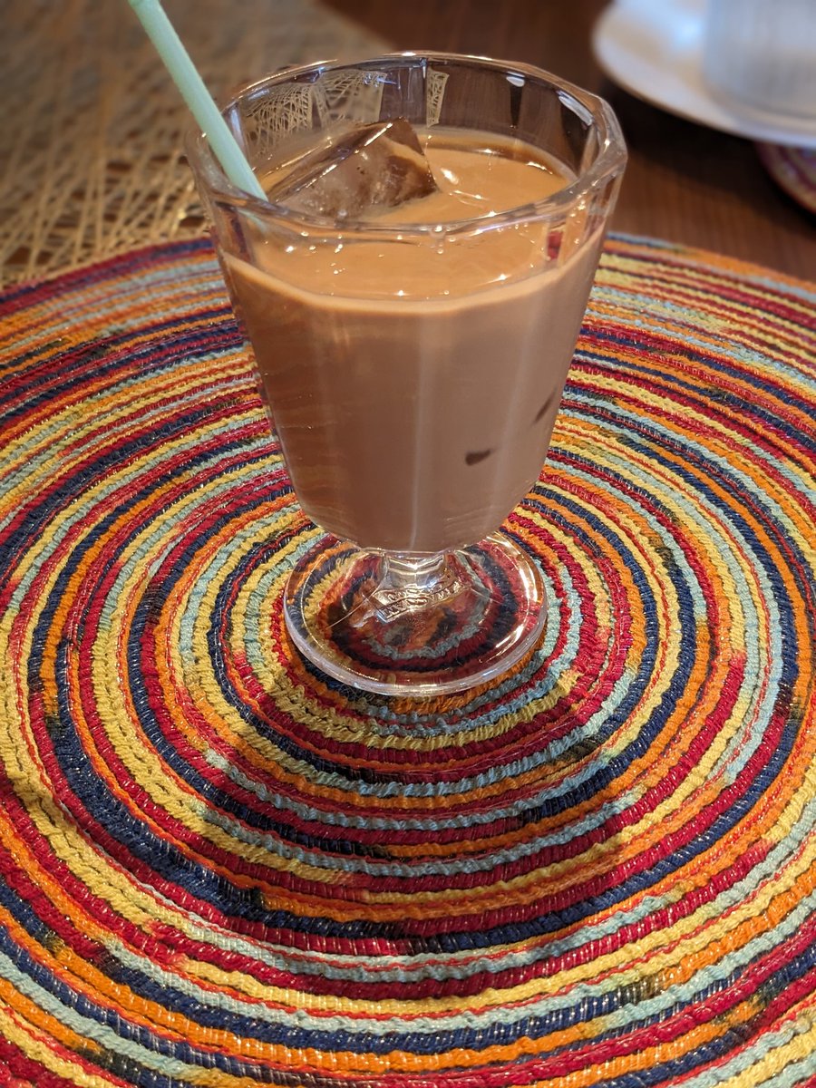 koji462mesi's tweet image. 千葉市 #rasoi
Vtanさんの飯テロで行きたかったラソイで初ラソイランチ。
ツイート見ると一足違いだったっぽい。カレー２品とも旨いし、みっしりしたナンが香ばしく焼かれててクリスピー。そしてSサイズナンおかわり。
美味しかった。ご馳走様でした。