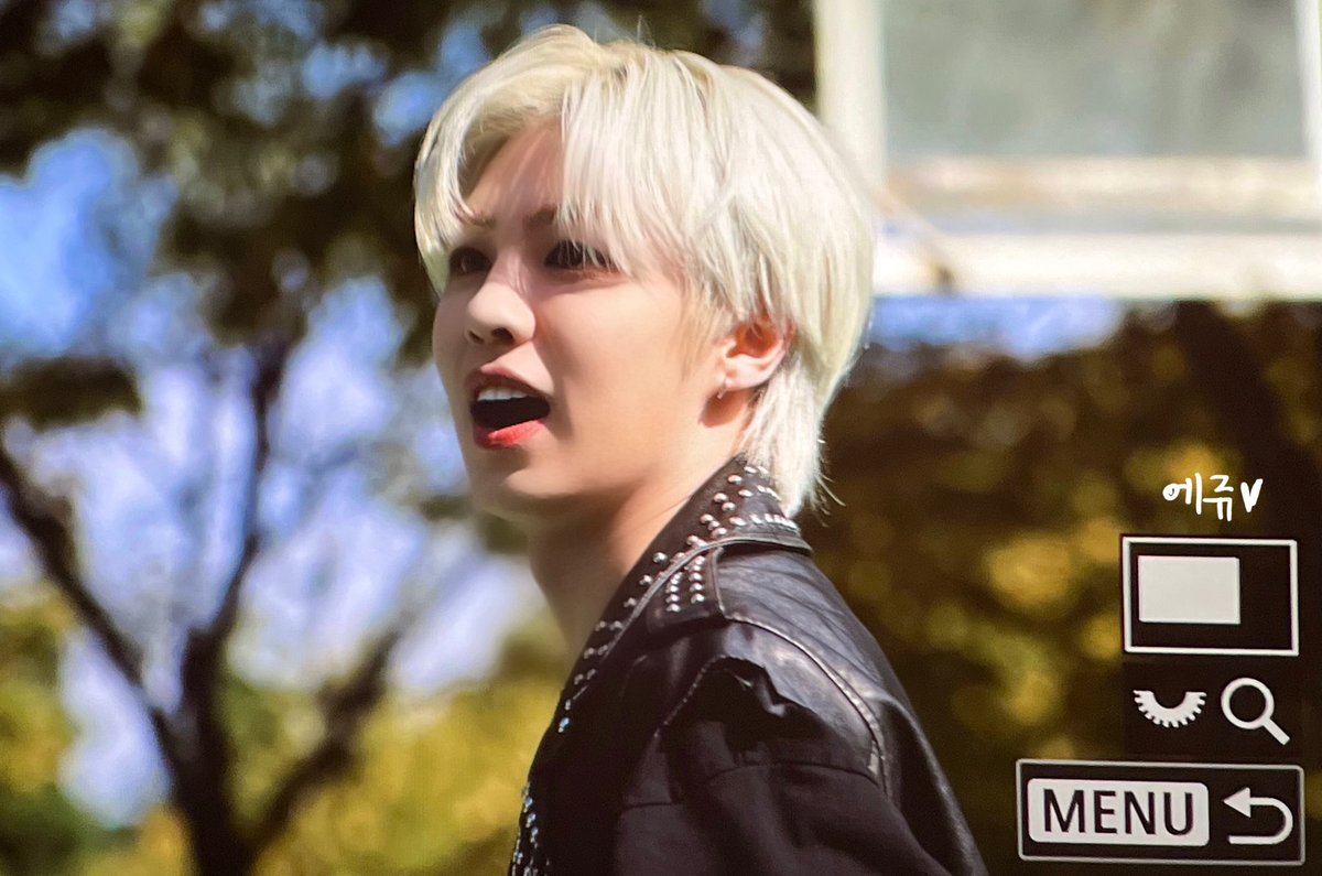 a1y2d4's tweet photo. 231022 인기가요 미팬

부리 기여엉 ><

#EPEX #이펙스 #AYDEN #에이든 https://t.co/3DuYvIeud5