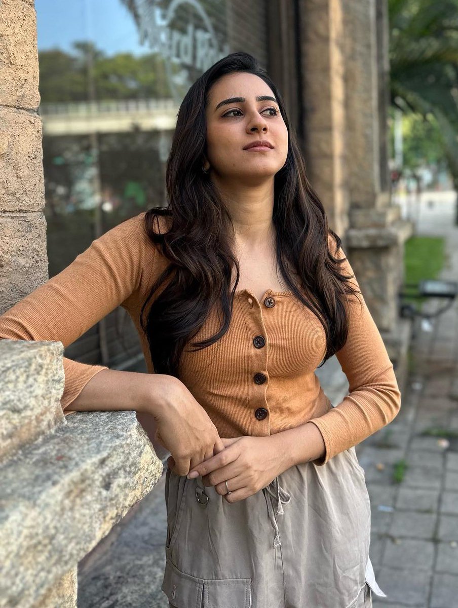 kama_payan_'s tweet photo. Akshaya 🥵chella thevidiya un moonjiyum antha molayum paathale echa ooruthu. Antha sevuthu layae saachu kati pudichu topa kazhati un soft odamba oru edam vidama nakki mutham kuduthu nalla thadavi pesanju anubavikanumdi. Thooki madila vechu un kanna pathute okanum aaahh 👅🫦❤️‍🔥 https://t.co/VwU3YlBV48