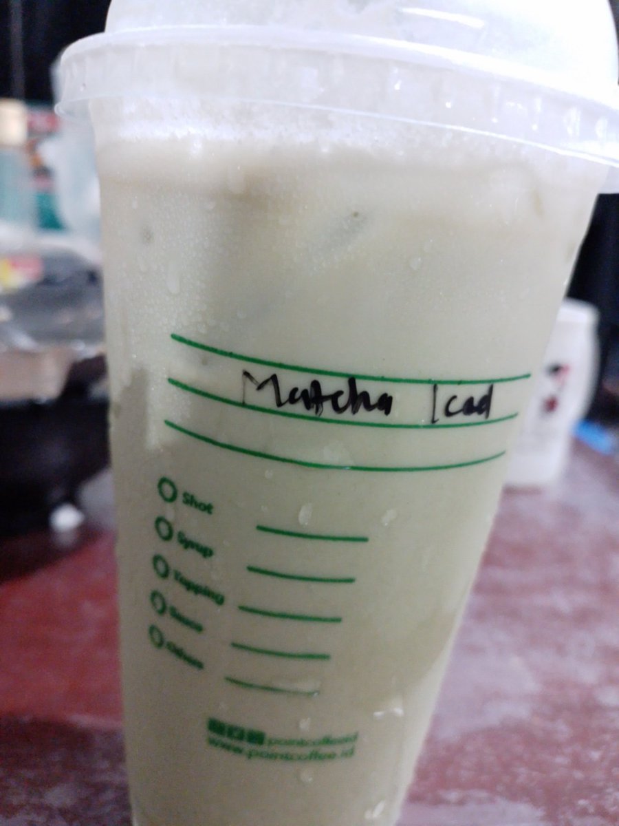 egnsp's tweet photo. Matcha Latte + whippcream + oat m*lk https://t.co/2VRm1qUJBF