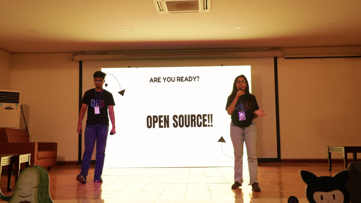 GuptaArpita_dev's tweet photo. 🌟 That's a wrap on an incredible day at #OpenSourceDays! 🚀

From being a core team member to anchoring and managing the event day, the journey was an incredible learning experience. ❤️ 

~ The energy of the crowd kept us going!🌻✨
@OSDIndia_ https://t.co/RVxFq9FFKh