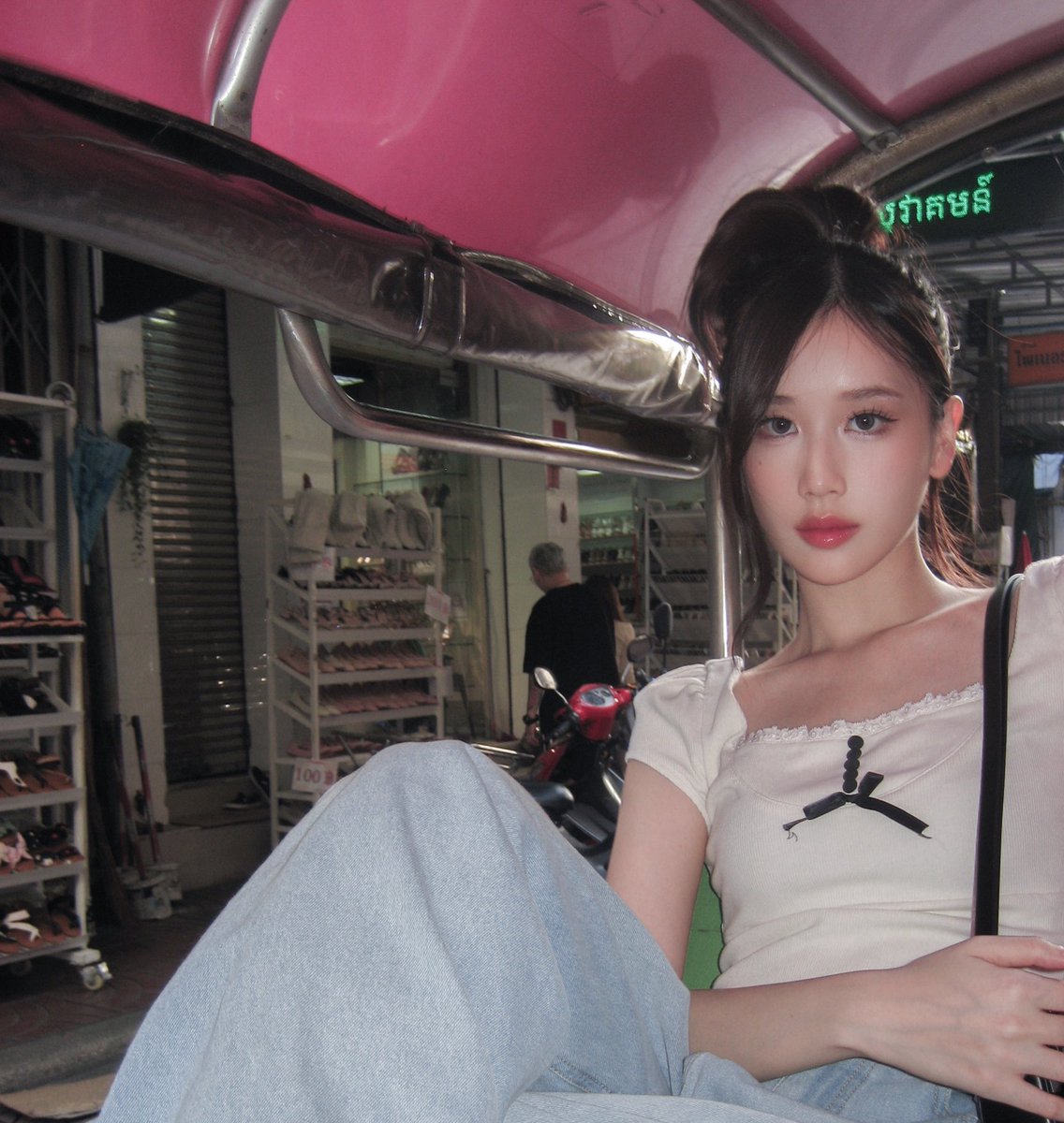 janeeeyeh's tweet photo. Tuktuk with me🛺 https://t.co/MiKtKRpkIi