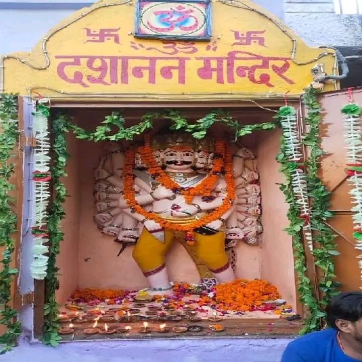 Shubh_Labh_'s tweet photo. विजय दशमी/दशहरा वास्तव में असुरों का नाश करने वाली- महाशक्ति #माँ_दुर्गा का महापर्व है जिन्होनें 9 दिन के युद्ध के बाद #महिषासुर का वध किया और दसवें दिन विजय का पर्व इसलिए #महिषासुर_वध के उपलक्ष मे"#विजय_दशमी" पर्व  मनाया जाता है,  #रावण का वध #चैत्र_कृष्णपक्ष_चतुर्दशी को हुआ था, https://t.co/NN3WcJHX2Q
