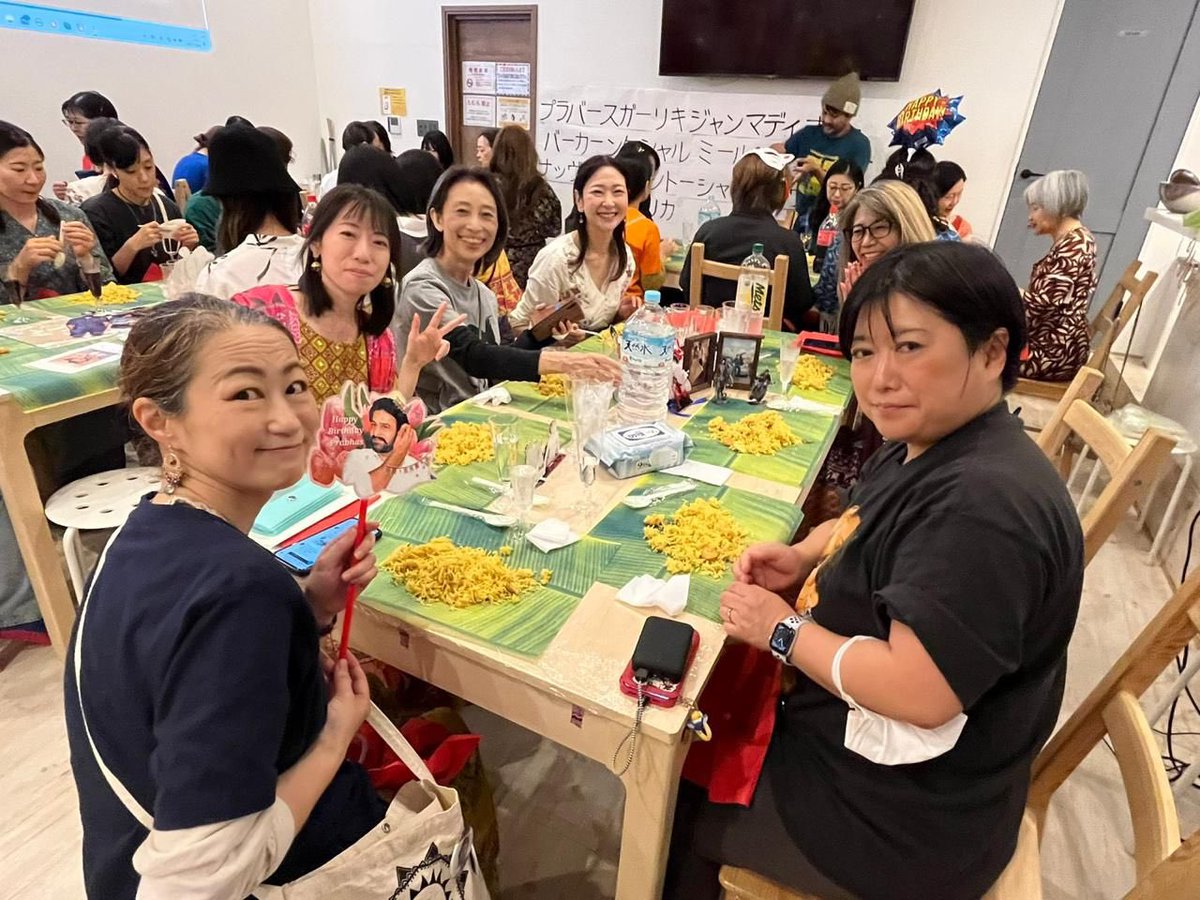 baraju_SuperHit's tweet photo. Rebelstar #Prabhas  birthday celebrations started early in Japan 🇯🇵💥💥
Japanese fans never cease to amaze year after year 🩷
#Salaar 

#PrabhasBirthdayJapan2023 #PrabhasBirthdayCelebrations https://t.co/geZ7MFZ2VD