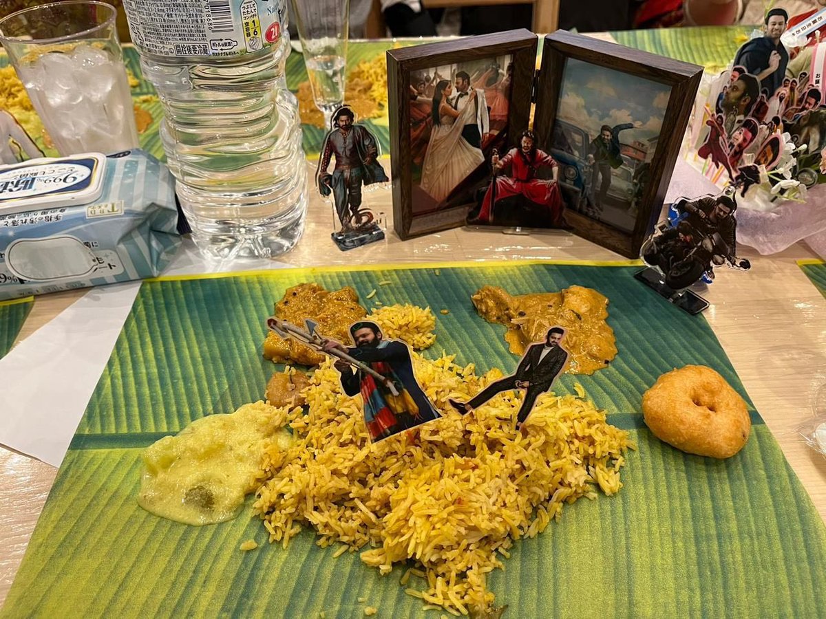 baraju_SuperHit's tweet photo. Rebelstar #Prabhas  birthday celebrations started early in Japan 🇯🇵💥💥
Japanese fans never cease to amaze year after year 🩷
#Salaar 

#PrabhasBirthdayJapan2023 #PrabhasBirthdayCelebrations https://t.co/geZ7MFZ2VD