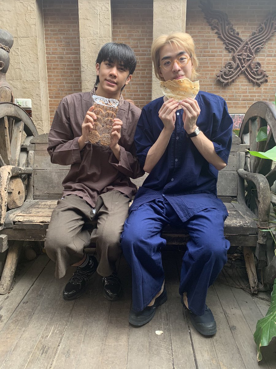 PROXIE_Official's tweet photo. songjiw_eat_kaowtan_kaowkab_in_chiangmai.jpg

#PROXIEChokun 
#PROXIEVictor 
#PROXIEth
#bROTHERSMUSIC https://t.co/7Z7uLPvnzs
