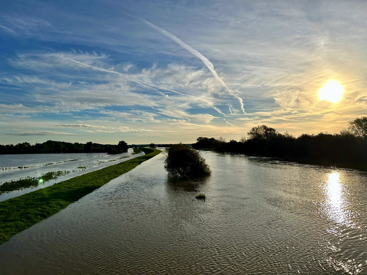 CraigRunner's tweet image. The river Witham. Never seen it this high. #riverwitham #lincolnshire #delph