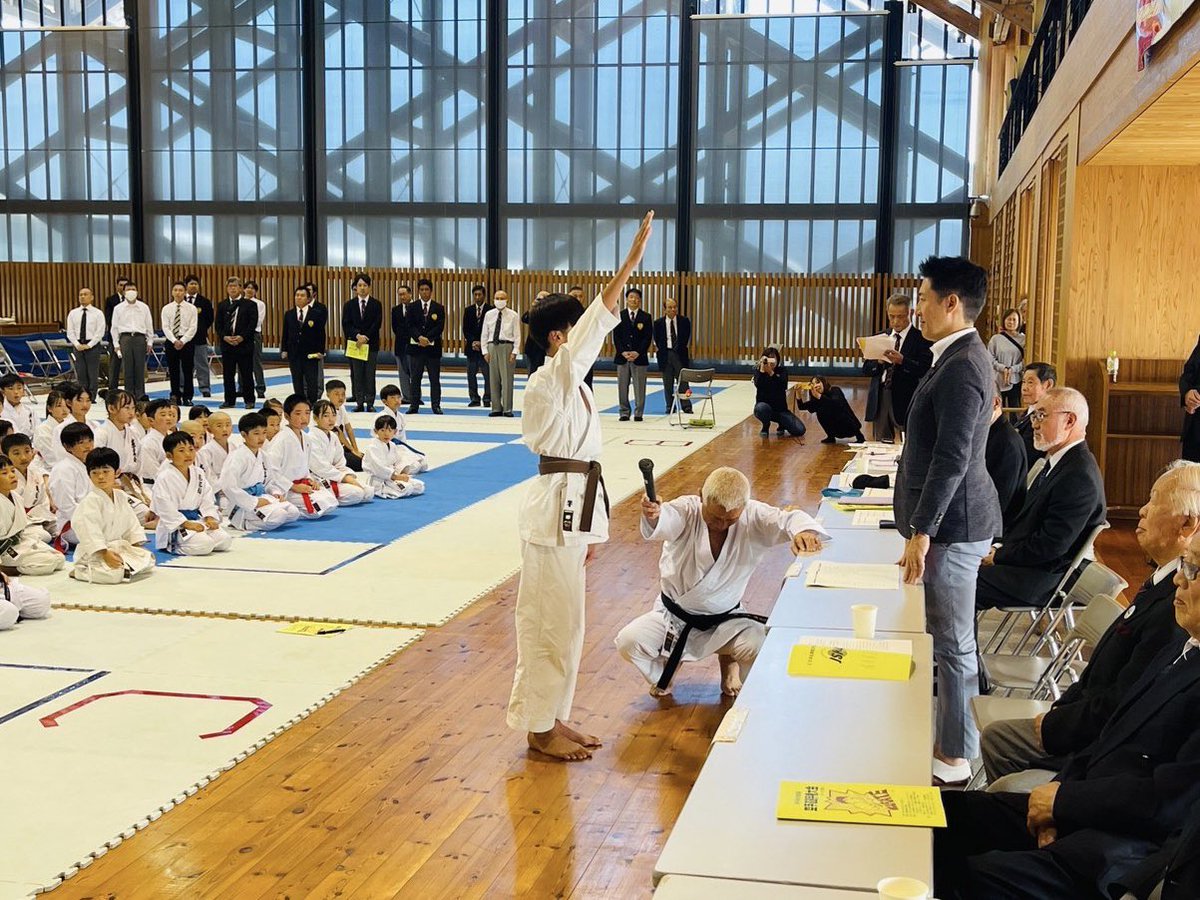 AkihisaShiozaki's tweet photo. 大会長を務める第49回JSKA主催の空手道選手権大会。今年は全国25団体から200人を超える選手の皆さんに参加頂きました。2年後に愛媛で開催予定の世界大会に向け、全力でサポートして参ります。#JSKA #空手 https://t.co/wMzXcqApel